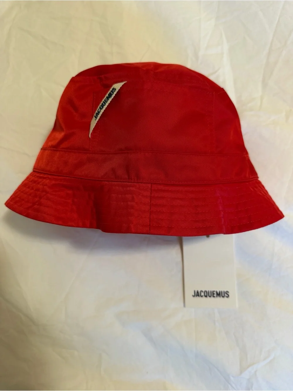 Jacquemus description bucket